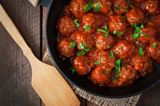 Air-Fried Meatballs with Cilantro in Tomato Sauce